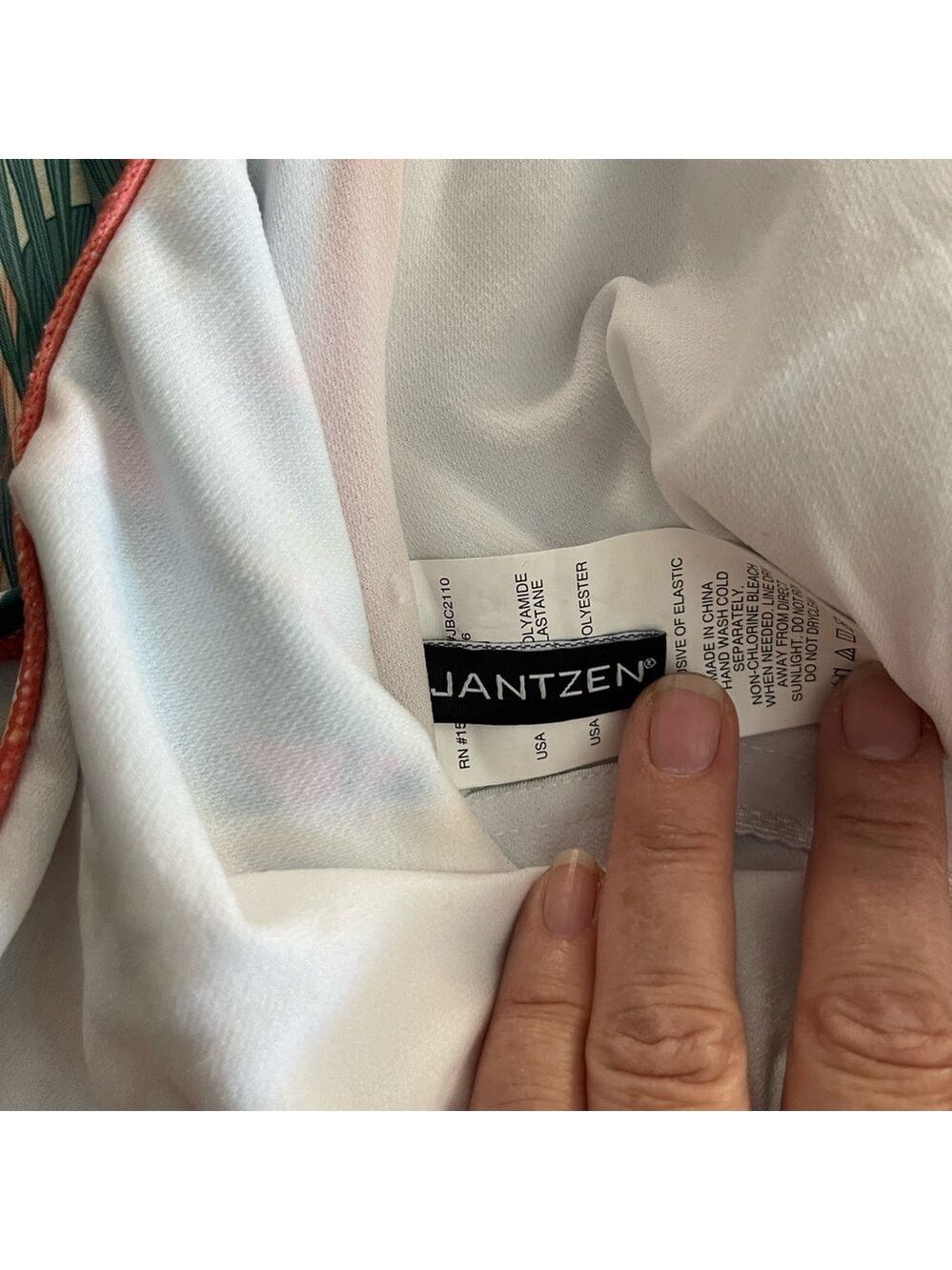 Jantzen Women’s Rainforest One Shoulder One Piece Floral Swimsuit Size: 16 - Picture 11 of 12